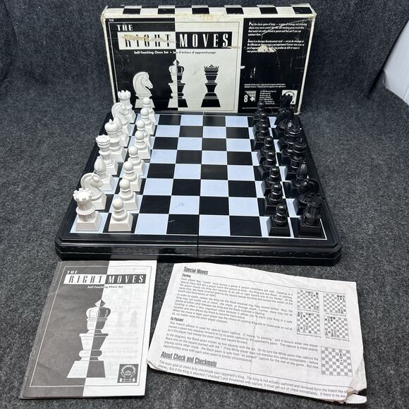 The Right Moves Self-Teaching Chess Set by Discovery Toys 1995 Complete - Picture 1 of 11